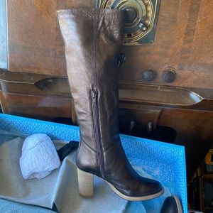 Vero Cuoio boots brown never worn